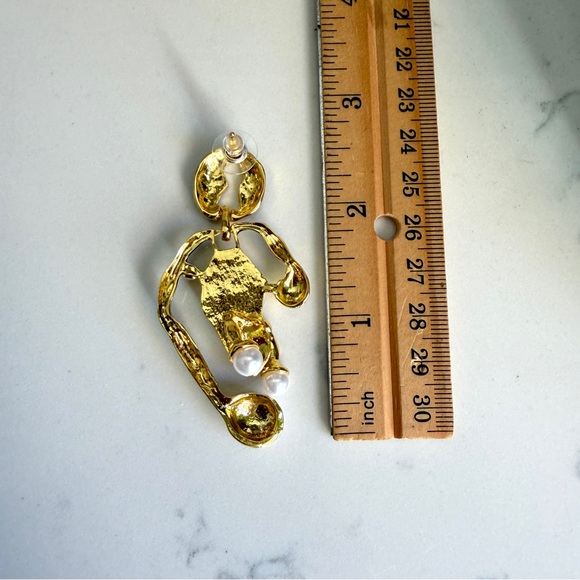 Schiaparelli Inspired Anatomy Ear Gold Tone Earrings Huge Pearl Keyhole Jewelry - Picture 9 of 9